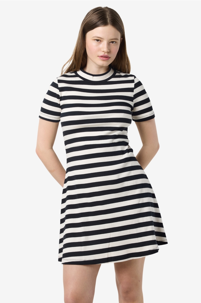 NMELINOR S/S SKATER DRESS JRS NOOS 27033179 BLACK STRIPES